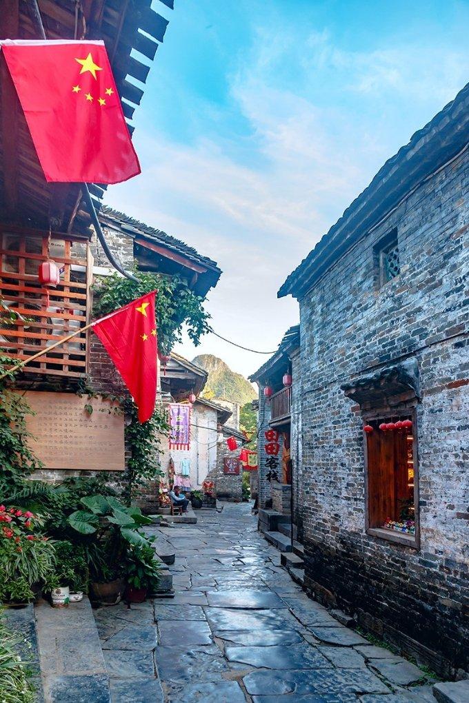 《祈今朝》：即使虞书欣全力以赴，也压不住堪称绝色的00后女二